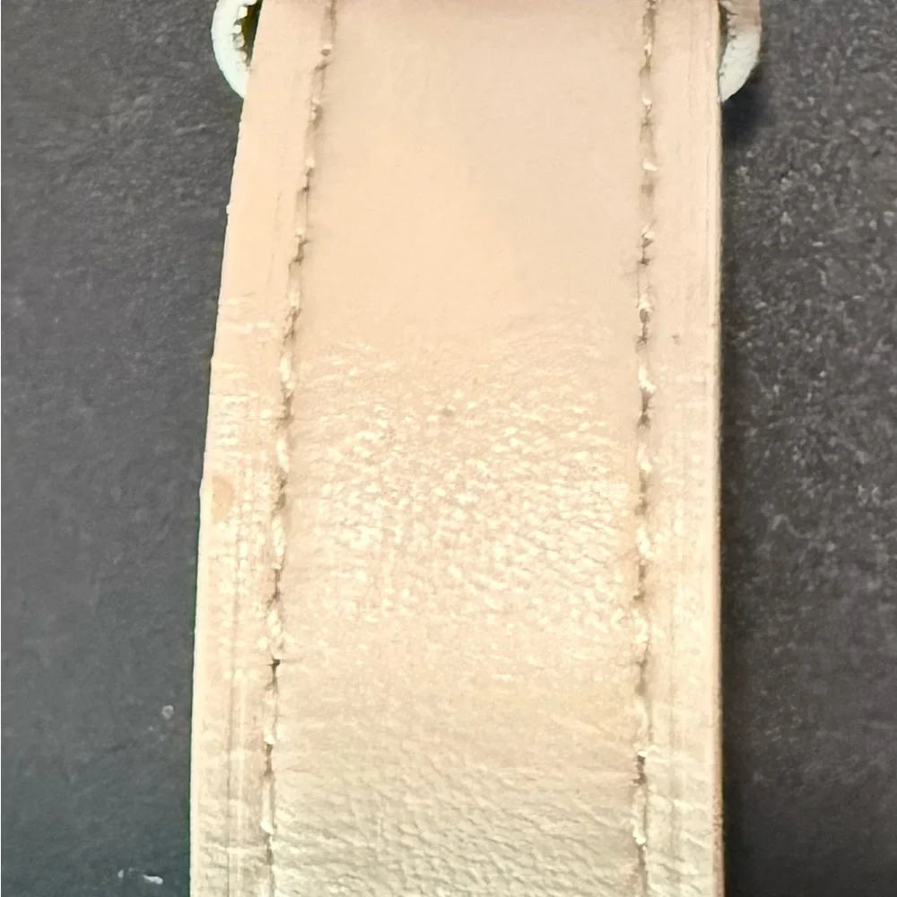 Fitbit Versa 4 Smartwatch - Black and Beige - Picture 6 of 6